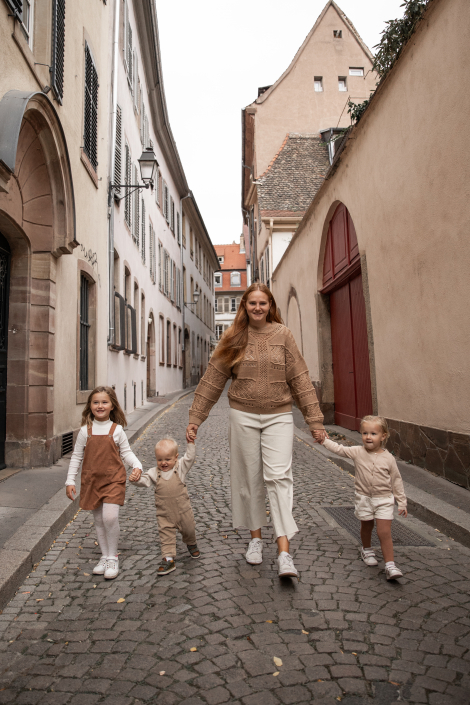 Séance famille dans les ruelles de Strasbourg