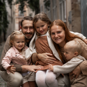 Séance famille dans les ruelles de Strasbourg